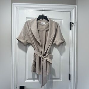 Short sleeved open blazer with tie